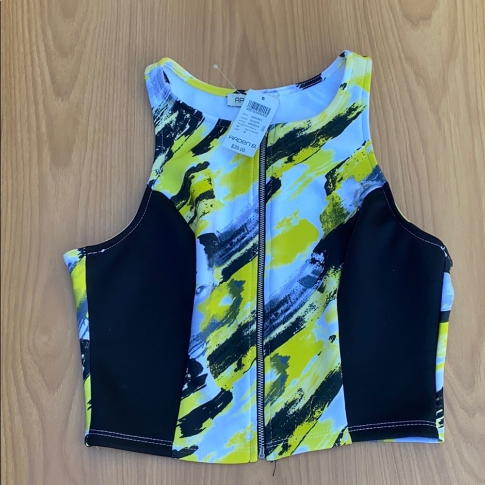 Look for men’s and women’s tank tops - Picture 4 of 5